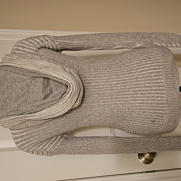 388. Lululemon Embrace Hoodie - Picture 4 of 12